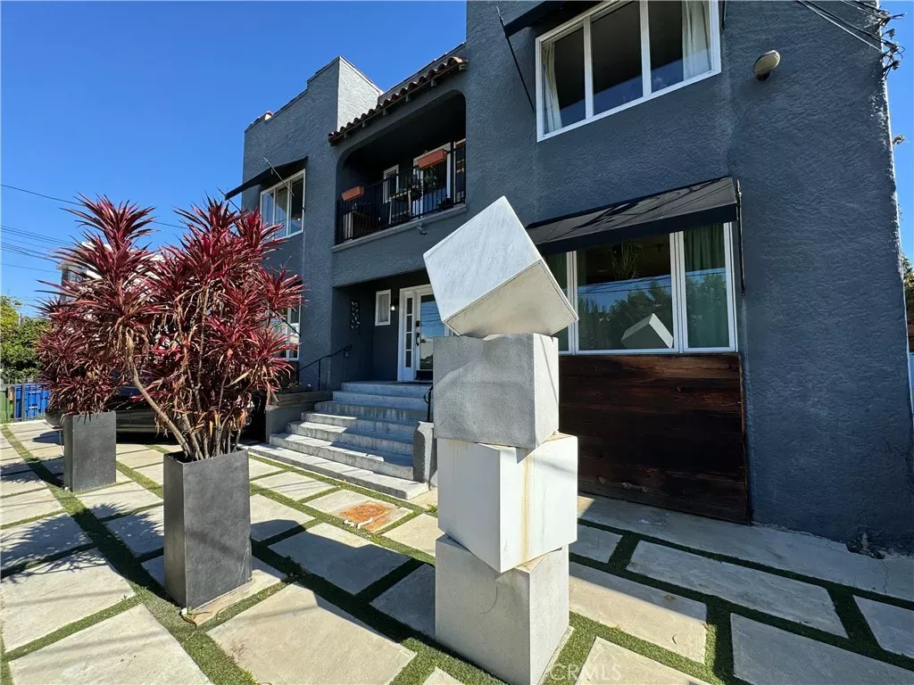 Property Photo: 1216 N Kenmore Avenue 8 CA 90029