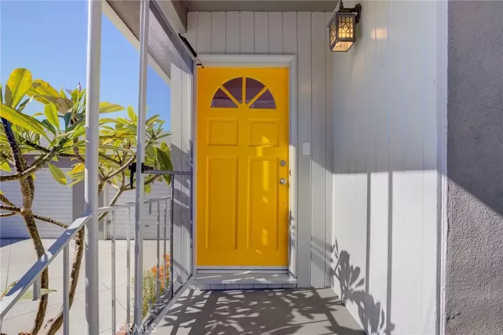 Property Photo:  1913 Huntington Lane B  CA 90278 
