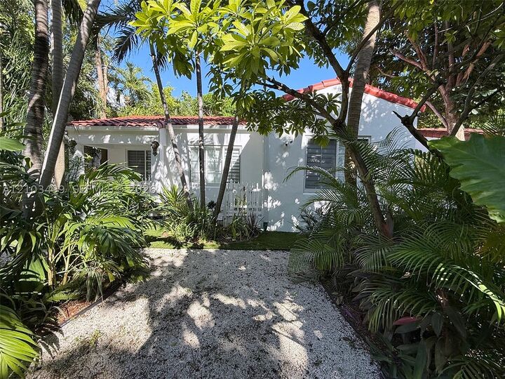 Property Photo:  719 Lenox Ave  FL 33139 