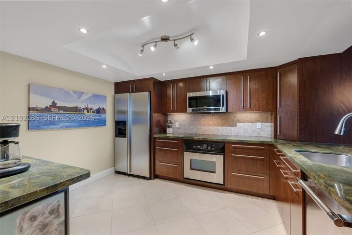 Property Photo:  2900 NE 14th St Cswy 402  FL 33062 