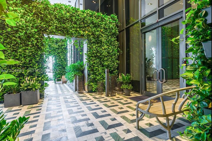 Property Photo:  801 S Miami Ave 4405  FL 33130 