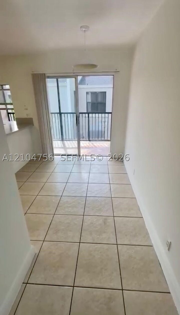 Property Photo:  4431 Treehouse Ln H28  FL 33319 
