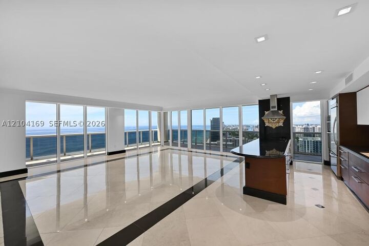 Property Photo:  1850 S Ocean Dr Lp4204  FL 33009 