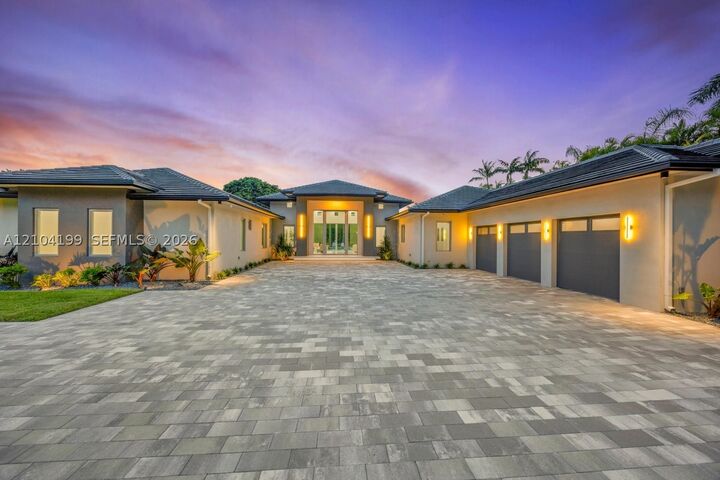 Property Photo: 11240 SW 95th St FL 33176