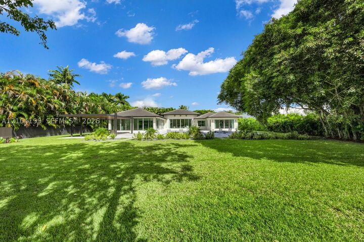 Property Photo: 11240 SW 95th St FL 33176