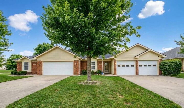 Property Photo:  1622 Senior Court  IN 46176 