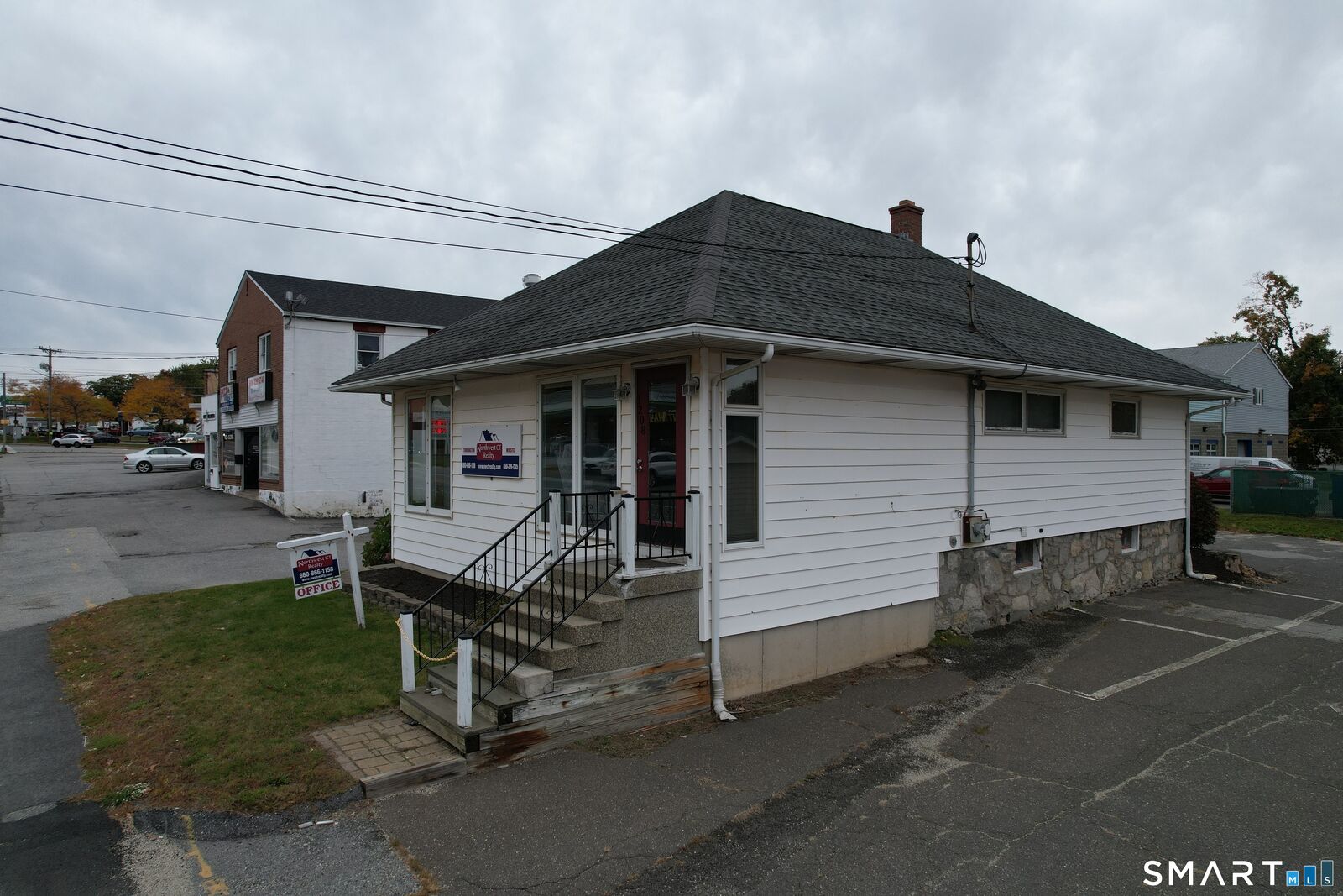 Property Photo:  1208 East Main Street  CT 06790 