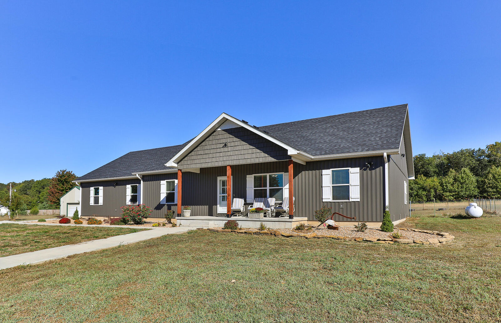 Property Photo: 779 E 446th Road MO 65613