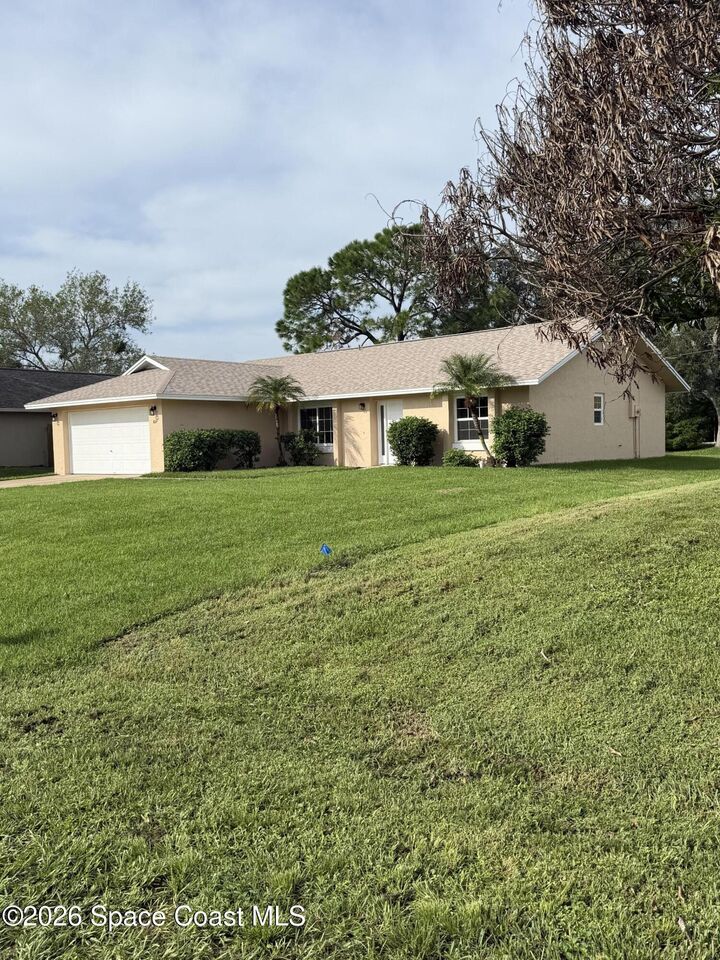 Property Photo:  1664 NW Jacinto Avenue NW  FL 32907 