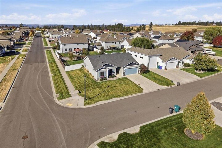 Property Photo: 9515 N Prescott Ct WA 99208