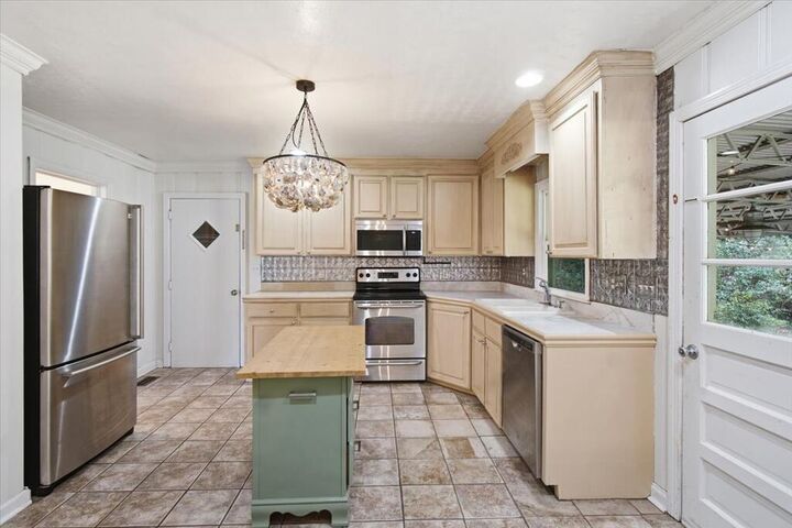 Property Photo:  513 Gardenia Drive  AL 36303 