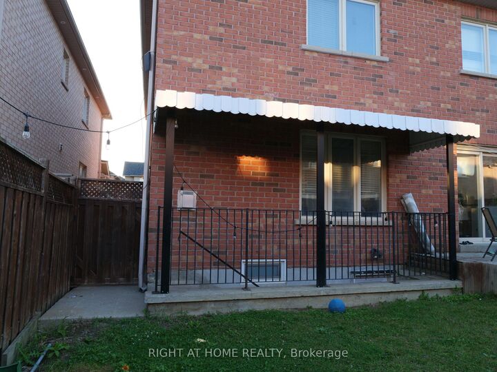 Property Photo:  19 Blazing Star Drive S Basement Unit  ON L6R 3E5 