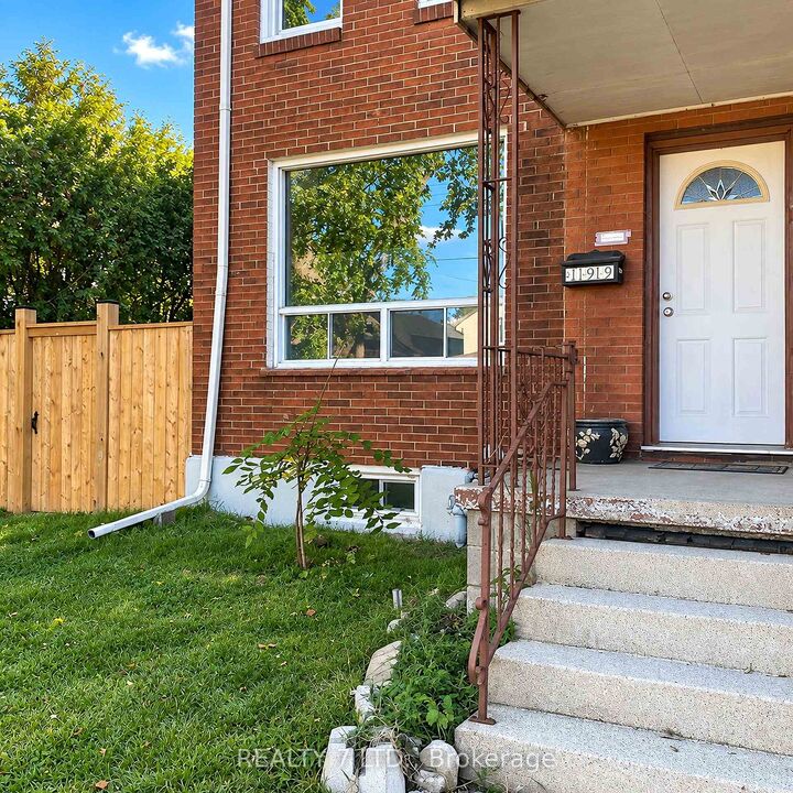 Property Photo:  199 Lincoln Street  ON L3B 4M8 