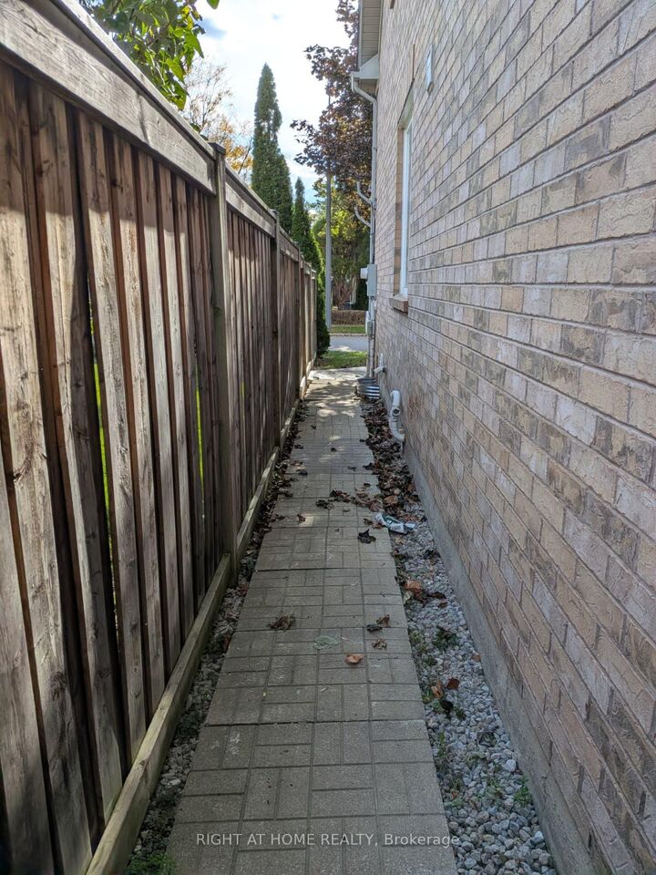 Property Photo: 5535 Bridgeport Gate Bsmnt. ON L5M 6N1