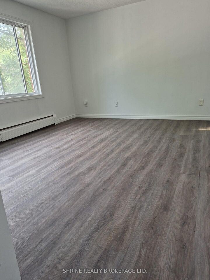 Property Photo:  13 Sterling Street 3  ON N5Y 1Y4 