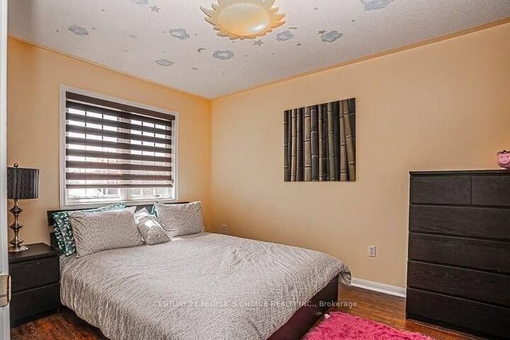 Property Photo: 50 Sweetwood Circle W ON L7A 2X7