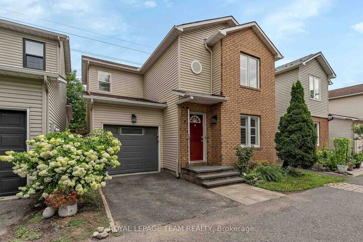 Property Photo:  583 Tweedsmuir Avenue 9  ON K1Z 5P4 