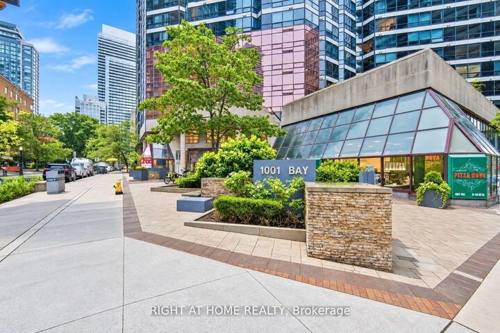 Property Photo:  1001 Bay Street 2111  ON M5S 3A6 