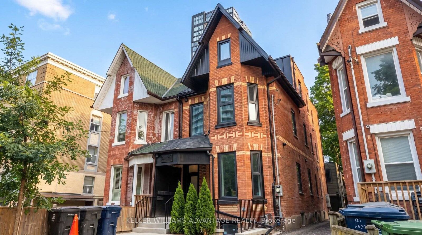 Property Photo:  23 Ross Street 1  ON M5T 1Z8 