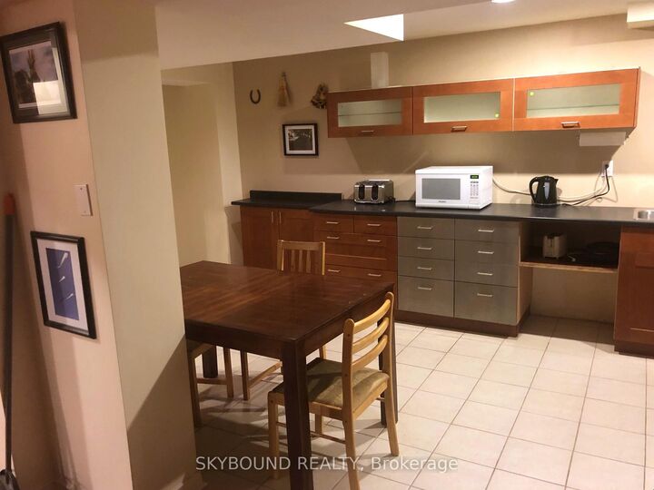 Property Photo: 4833 Wild Rose Street Basement Apartment ON L5M 5M8