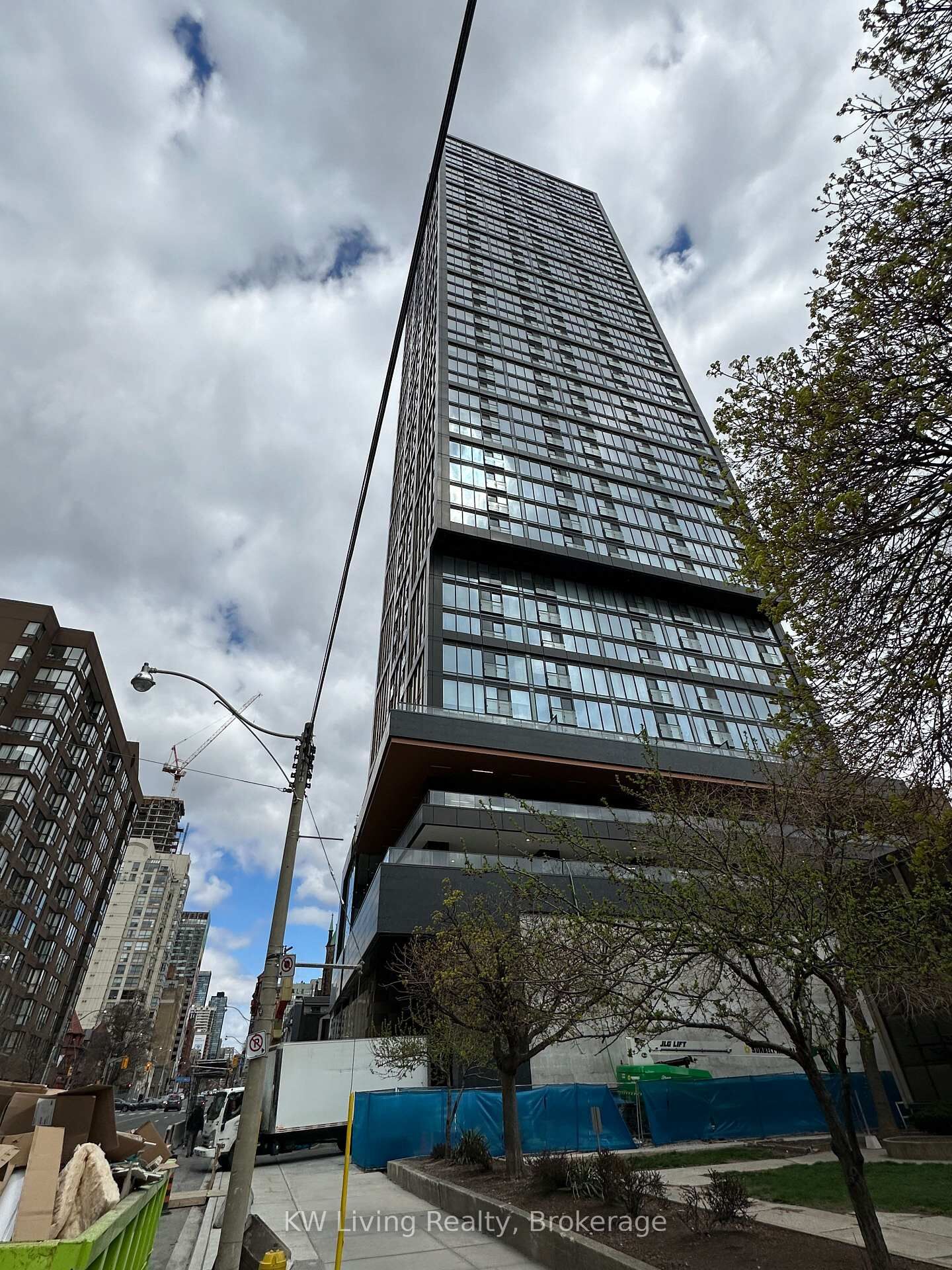Property Photo: 319 Jarvis Street 2606 ON M5B 0C8