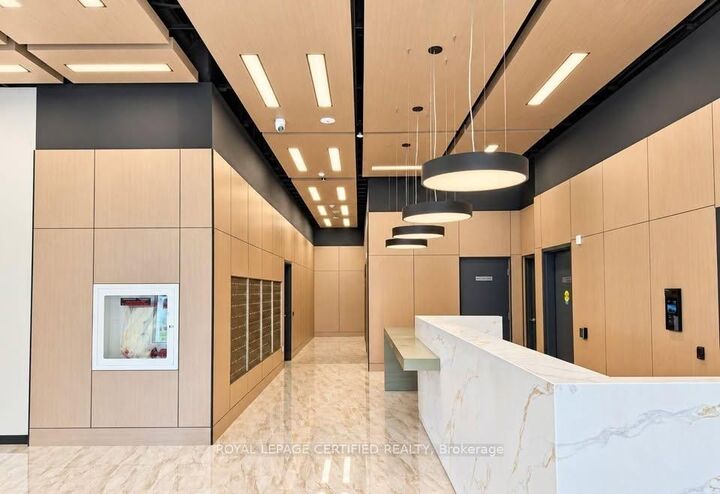 Property Photo:  2825 Jane Street 818  ON M3N 2J5 