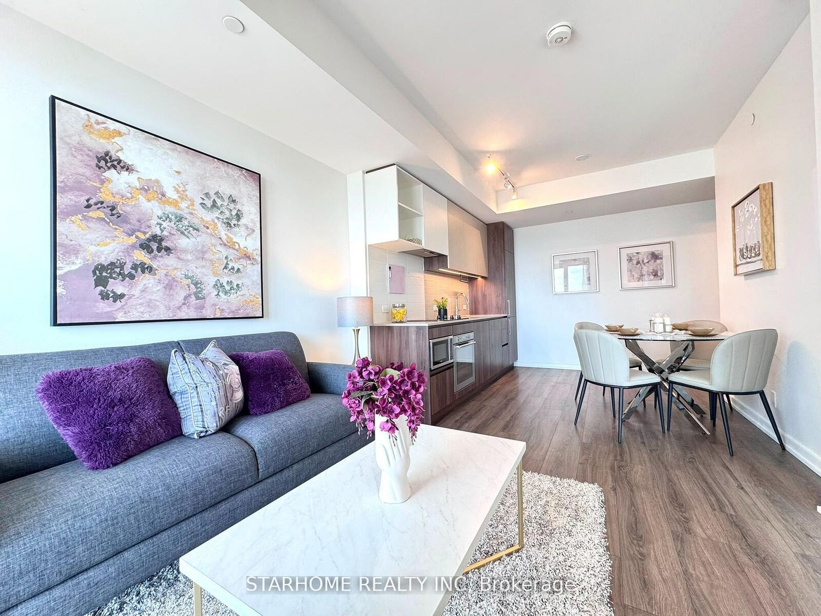 Property Photo: 1000 Portage Parkway 1515 ON L4K 0L1