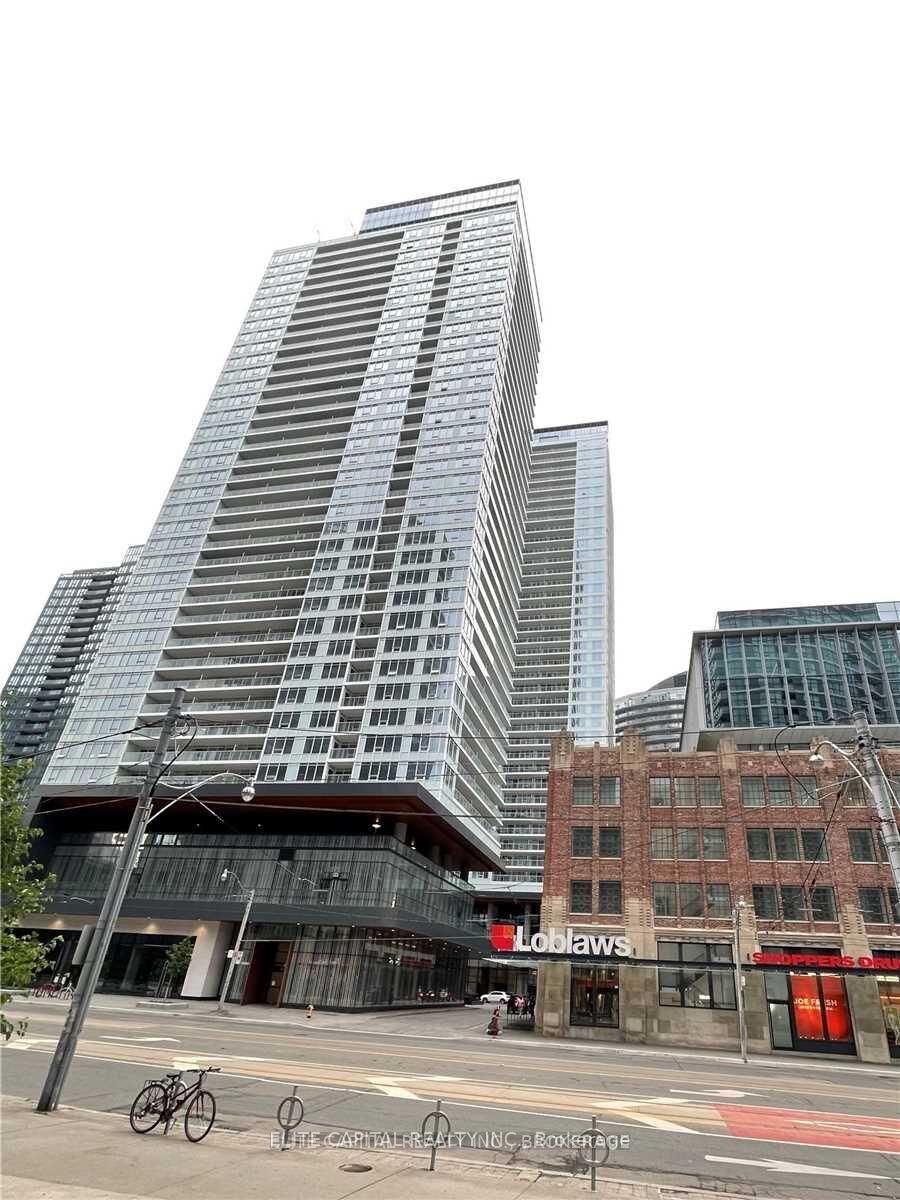 Property Photo: 19 Bathurst Street 3607 ON M5V 0N2