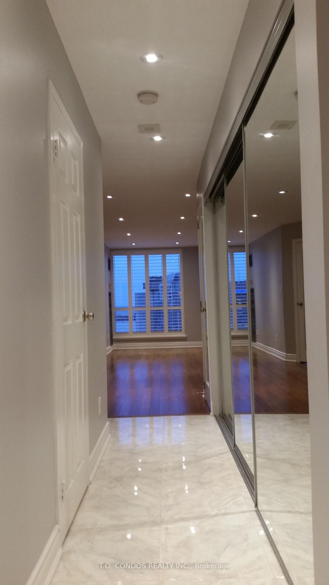 Property Photo:  25 The Esplanade Avenue 3101  ON M5E 1W5 