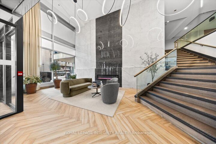 Property Photo: 161 Laurier Avenue W 1017 ON K1P 5J2