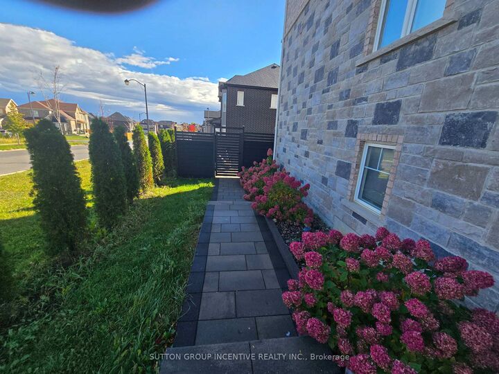 Property Photo: 1415 Lormel Gate Avenue ON L0L 1W0