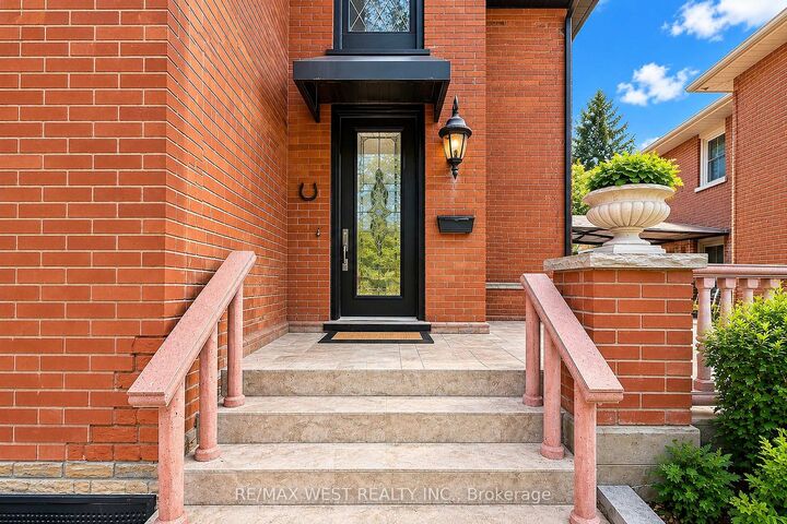 Property Photo: 117 Rosemount Avenue 4 ON M9N 3B8