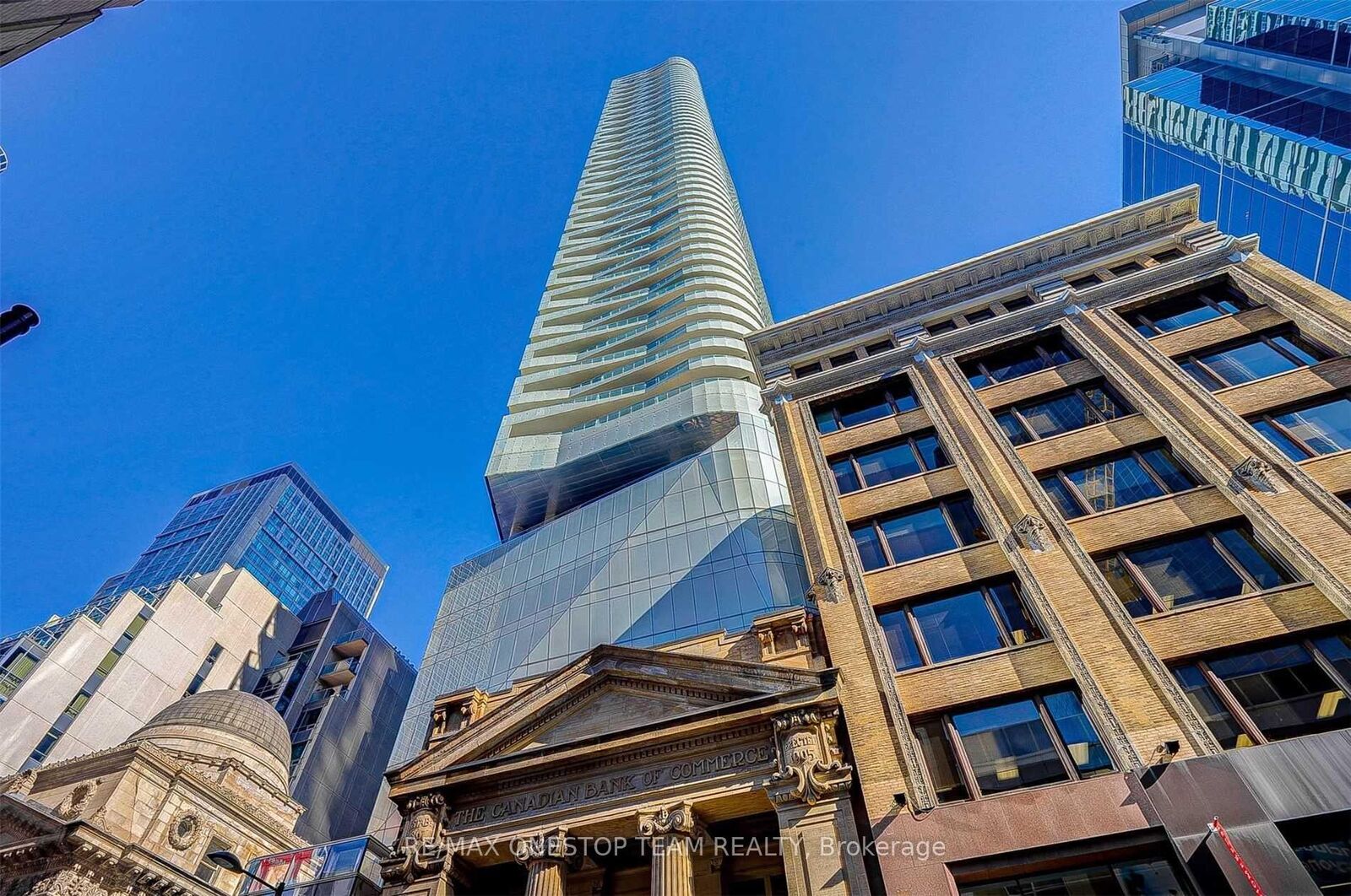 Property Photo:  197 Yonge Street 2607  ON M5B 1M4 
