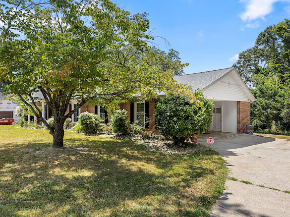 Property Photo: 301 Woodlake Road SC 29621