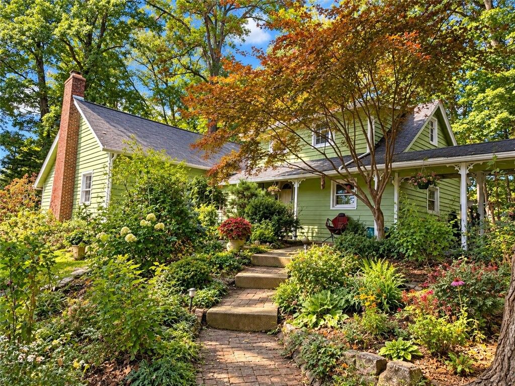 Property Photo:  201 Woodland Dr  PA 16105 