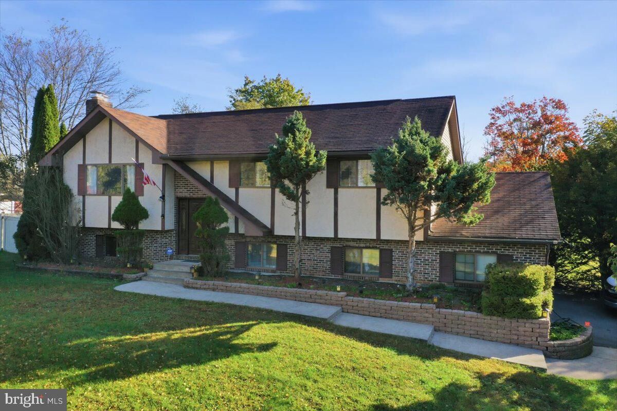 Property Photo:  1112 Scott Street  PA 18322 