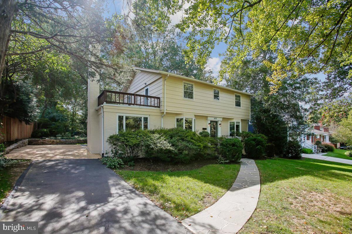 Property Photo: 6717 Weaver Avenue VA 22101