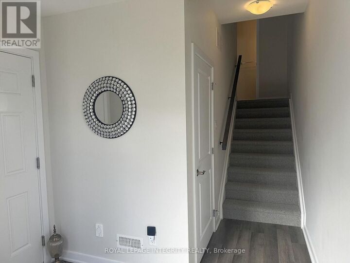 Property Photo:  409 Jewelwing Pvt  ON K1X 0M7 