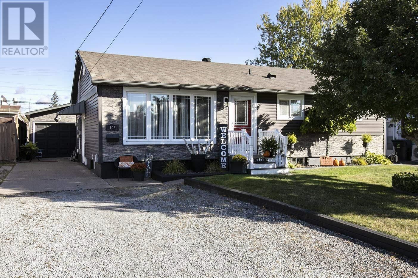 Property Photo:  102 Laura St  ON P6C 2G4 