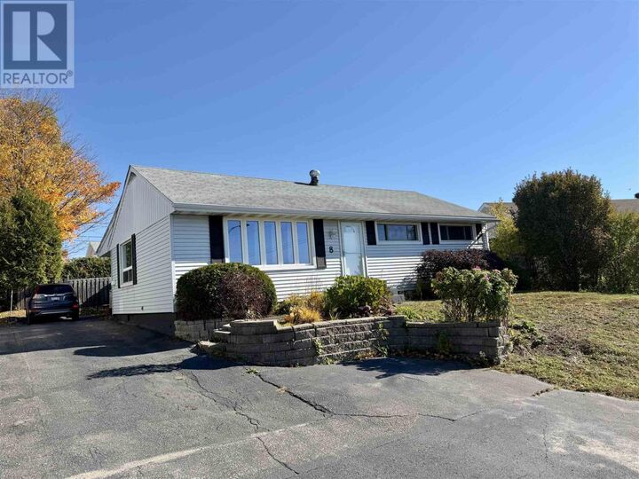 Property Photo:  8 Benner Pl  ON P5A 1T4 