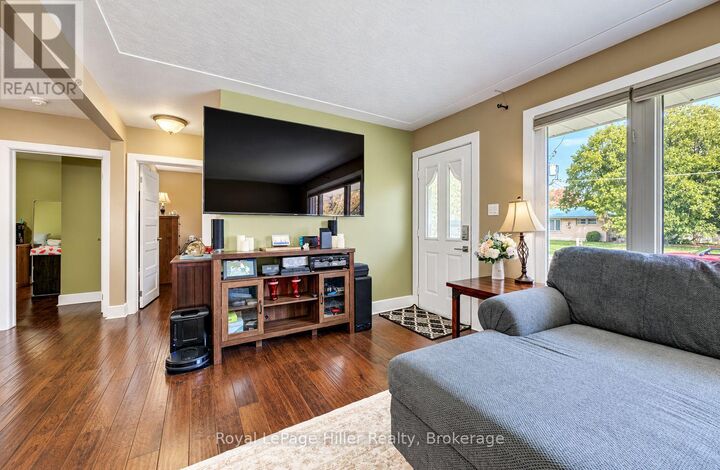 Property Photo:  164 Strachan Street  ON N5A 2B3 