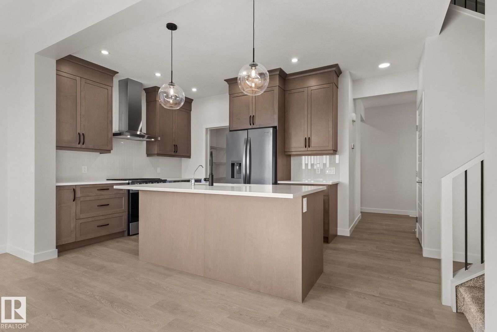 Property Photo:  2503 Muckleplum Court SW  AB T6X 3K1 