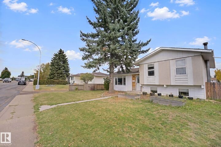 Property Photo:  14223 83 Street NW  AB T5E 2X8 