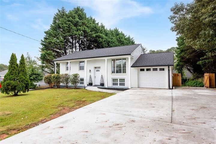 Property Photo:  6216 Hayes Drive  GA 30093 