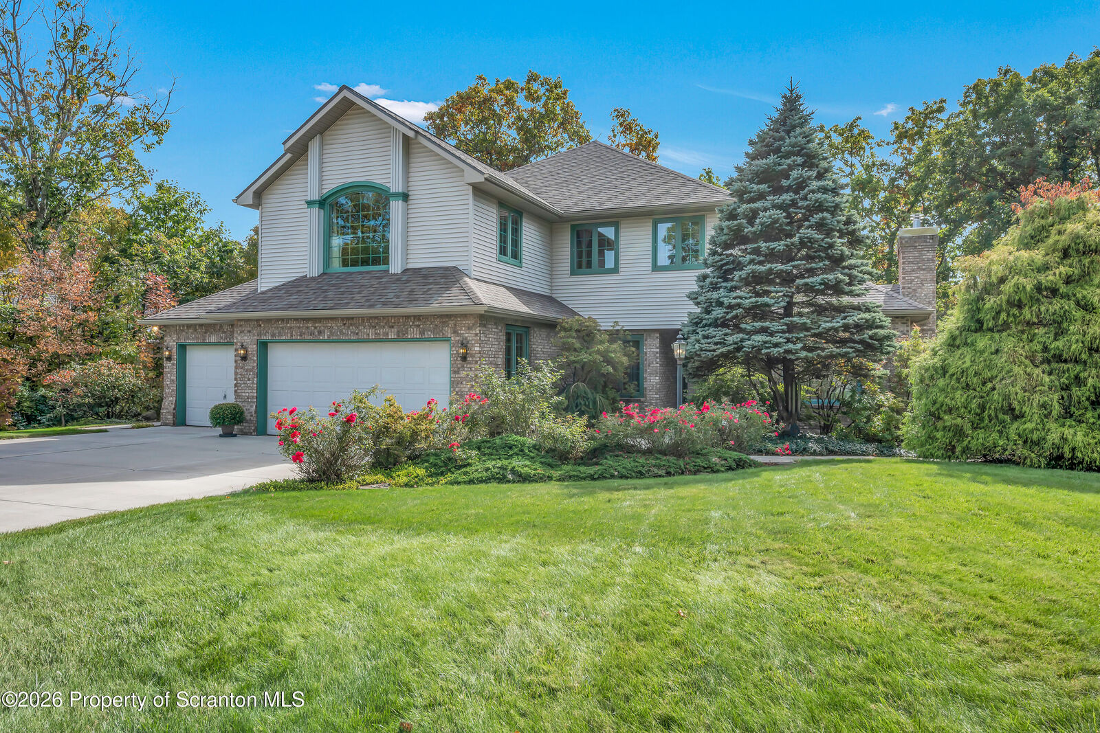 Property Photo: 302 Skyline Drive N PA 18411