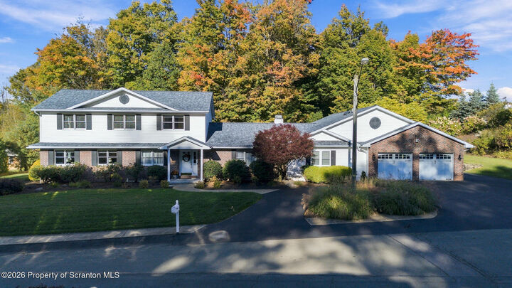 Property Photo:  117 Echo Drive  PA 18411 