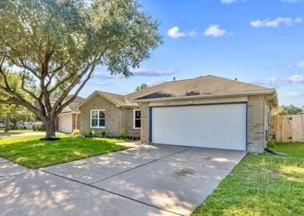 Property Photo:  6935 Creek Village Drive  TX 77449 