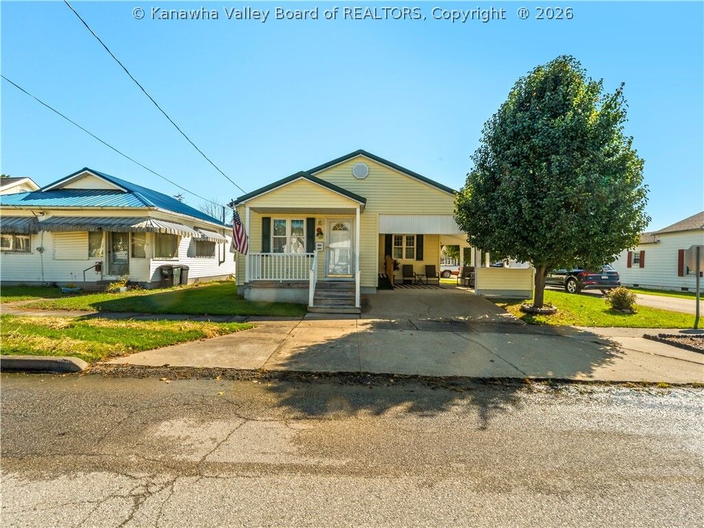 Property Photo:  1301 Washington Avenue  WV 25541 