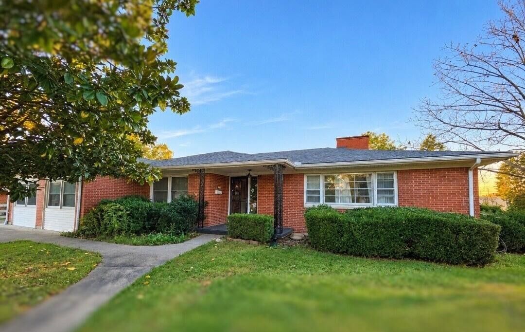 Property Photo:  106 Chestnut Court  KY 40403 