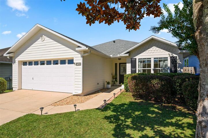 Property Photo:  16010 NW 122nd Lane  FL 32615 